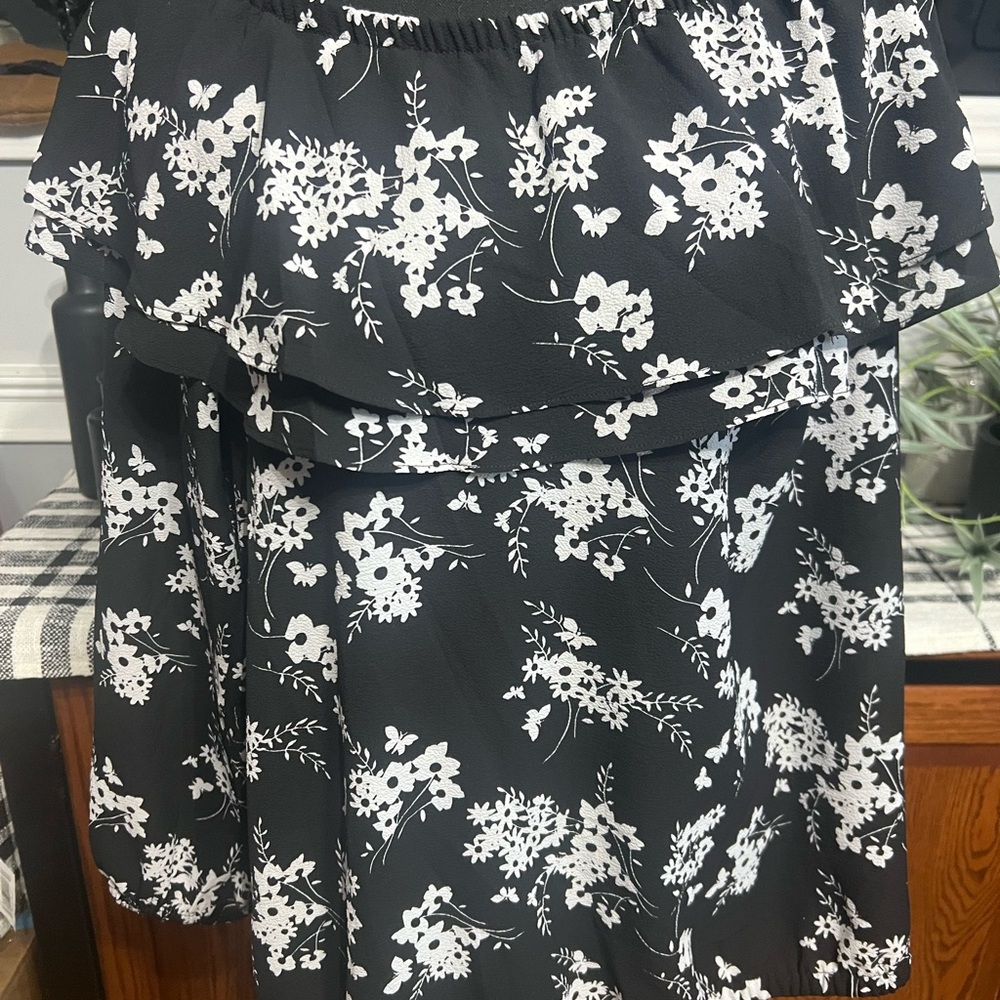 Michael Kors Women’s Black & White Floral Ruffle Feminine Blouse